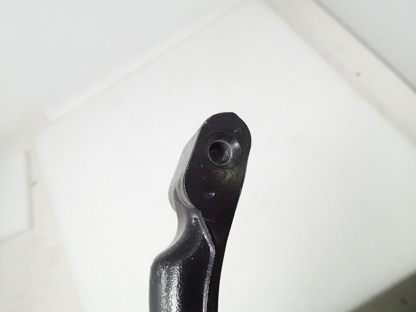 HARLEY 08-17 OEM various Dyna models exh Rear Muffler Mount Bracket 65696-08B