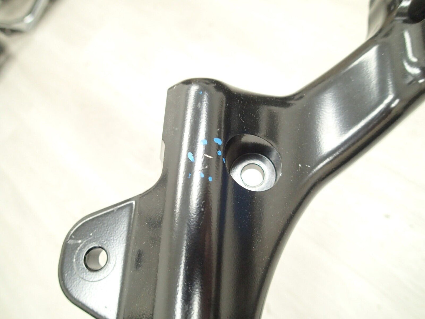 HARLEY-DAVIDSON HERITAGE SIDE EXHAUST MOUNT BRACKET 65500061 scuff