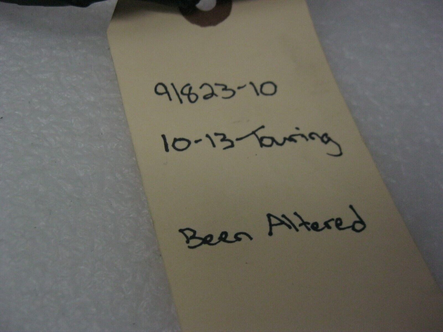 2011 Harley Electra Glide Touring Trunk Box Tour Pak 12V Power Outlet 91823-10