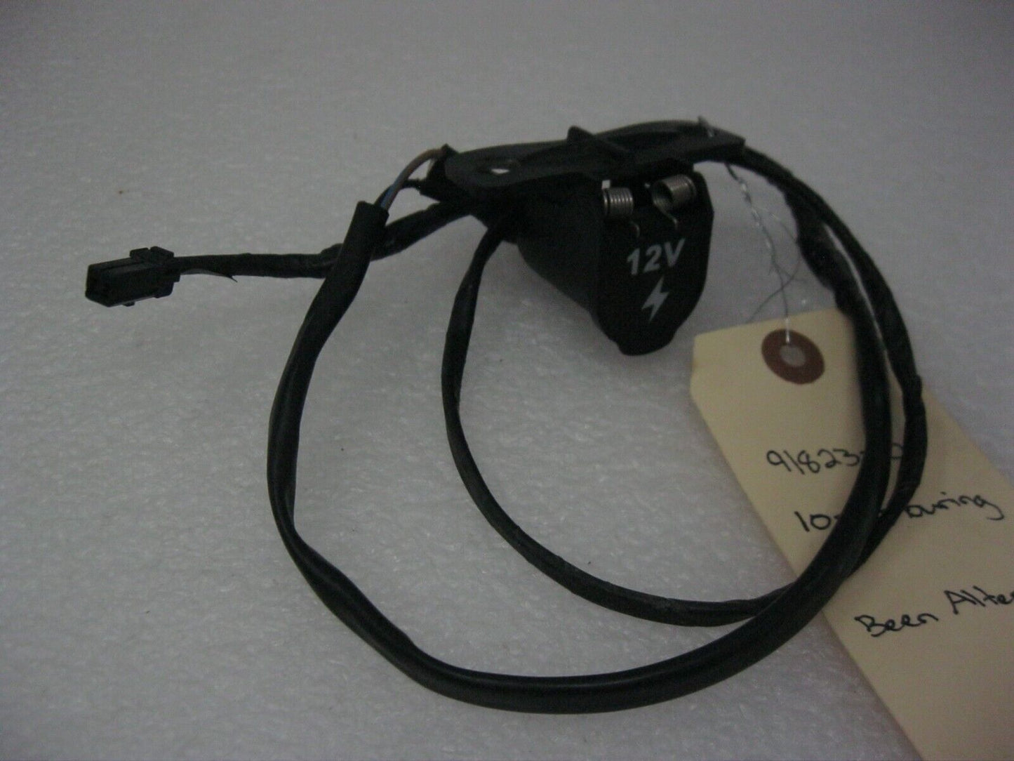 2011 Harley Electra Glide Touring Trunk Box Tour Pak 12V Power Outlet 91823-10