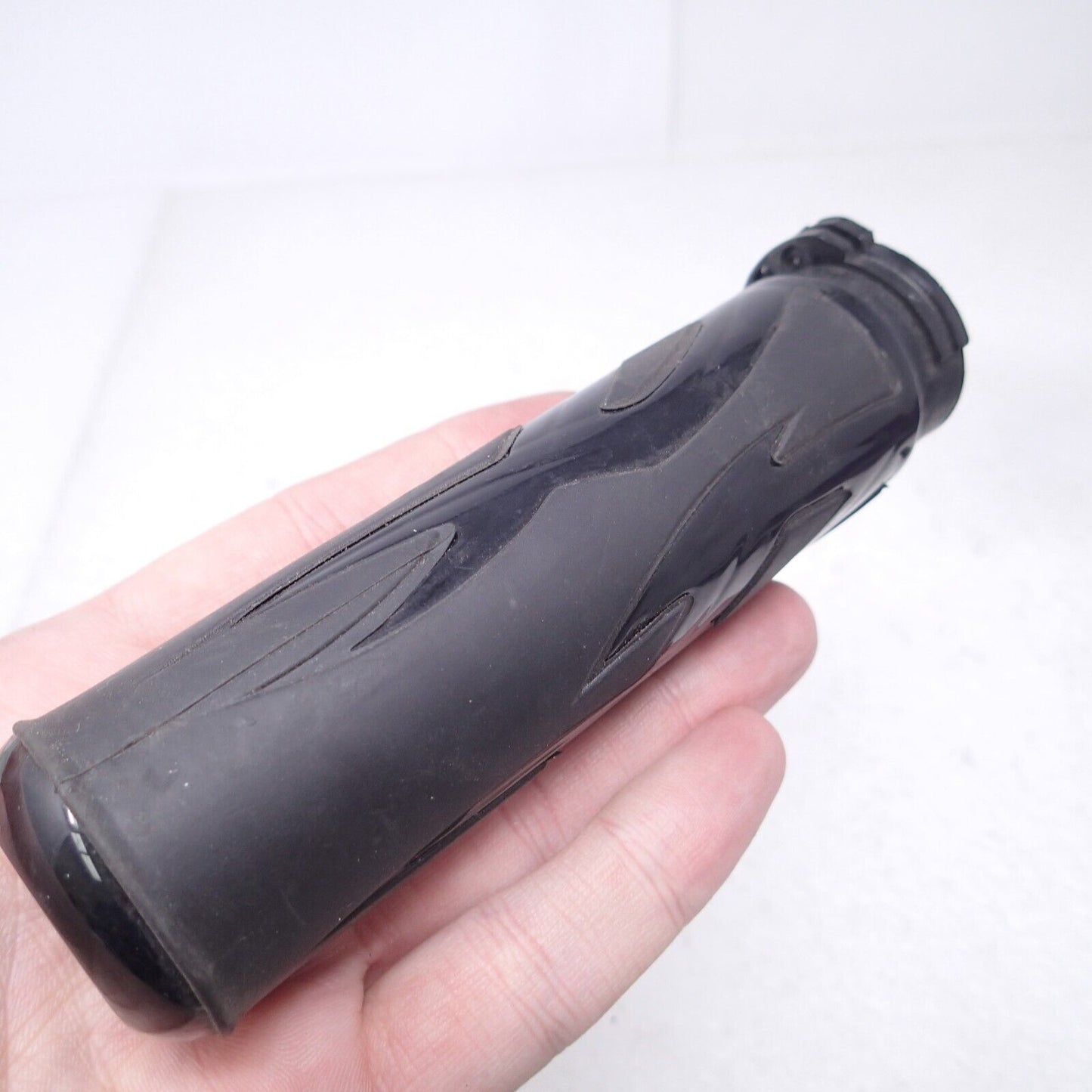 Harley-Davidson 09 Dyna Fat Bob Hand Grip Tribal 1" 56254-09 throttle Side