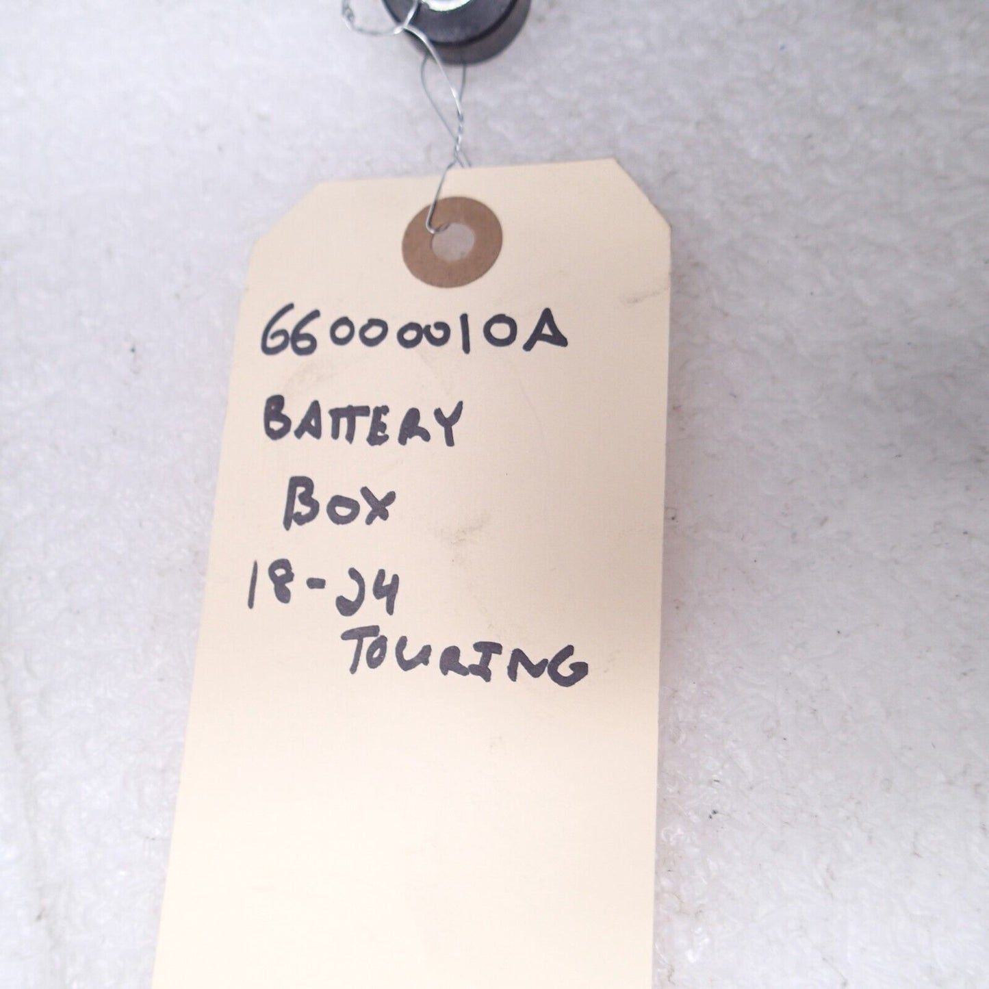 2014 HARLEY-DAVIDSON ROAD GLIDE BATTERY BOX TRAY 66000010A USED