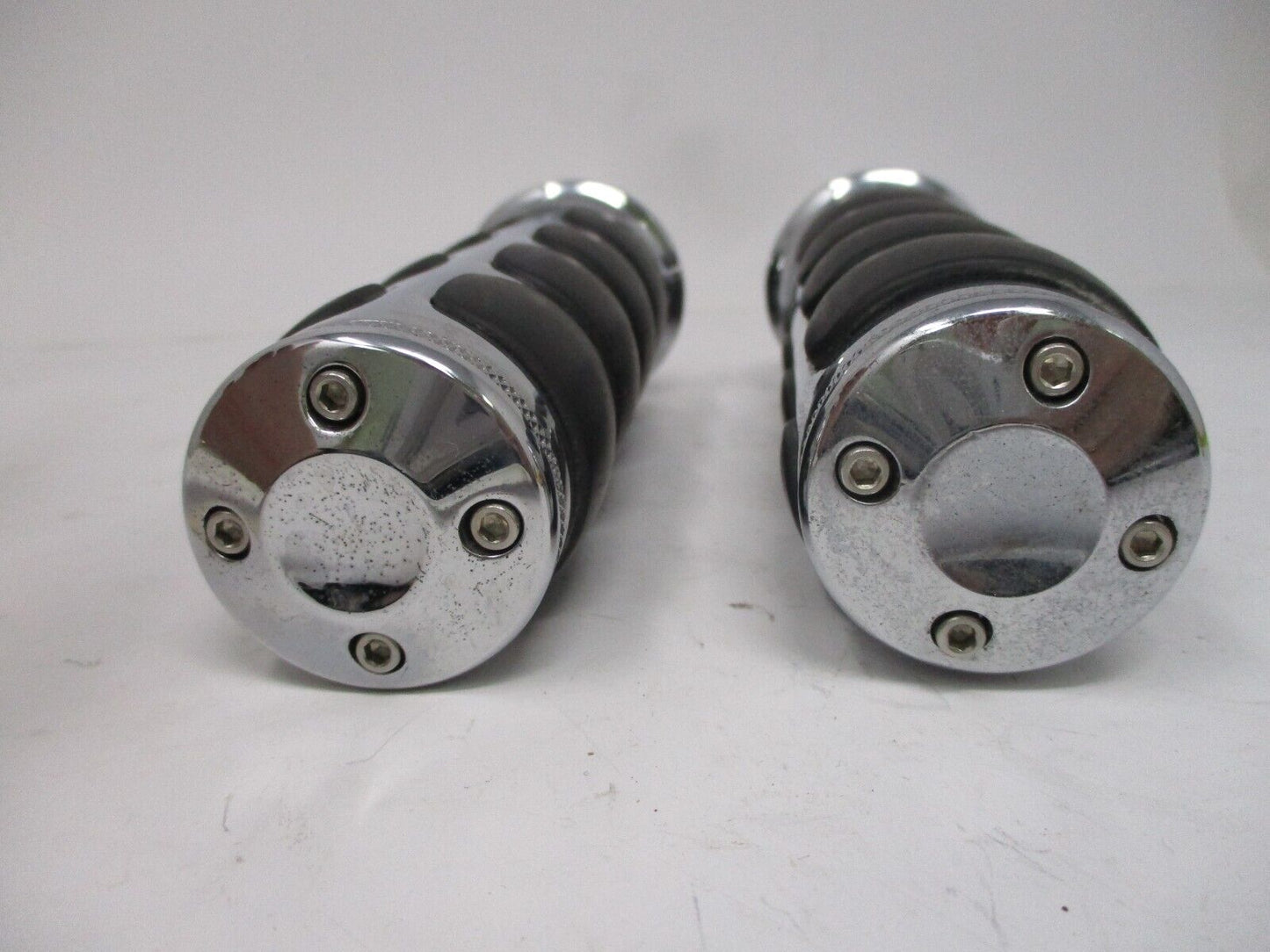 Kuryakyn ISO-Grips Molded Rubber for '08-Up Harley Davidson Models FLHTCUI