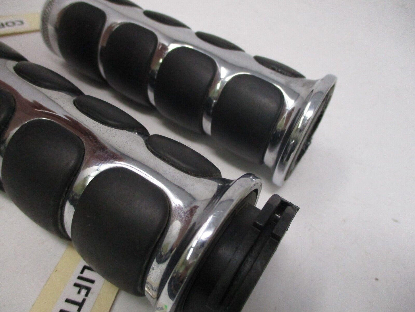 Kuryakyn ISO-Grips Molded Rubber for '08-Up Harley Davidson Models FLHTCUI