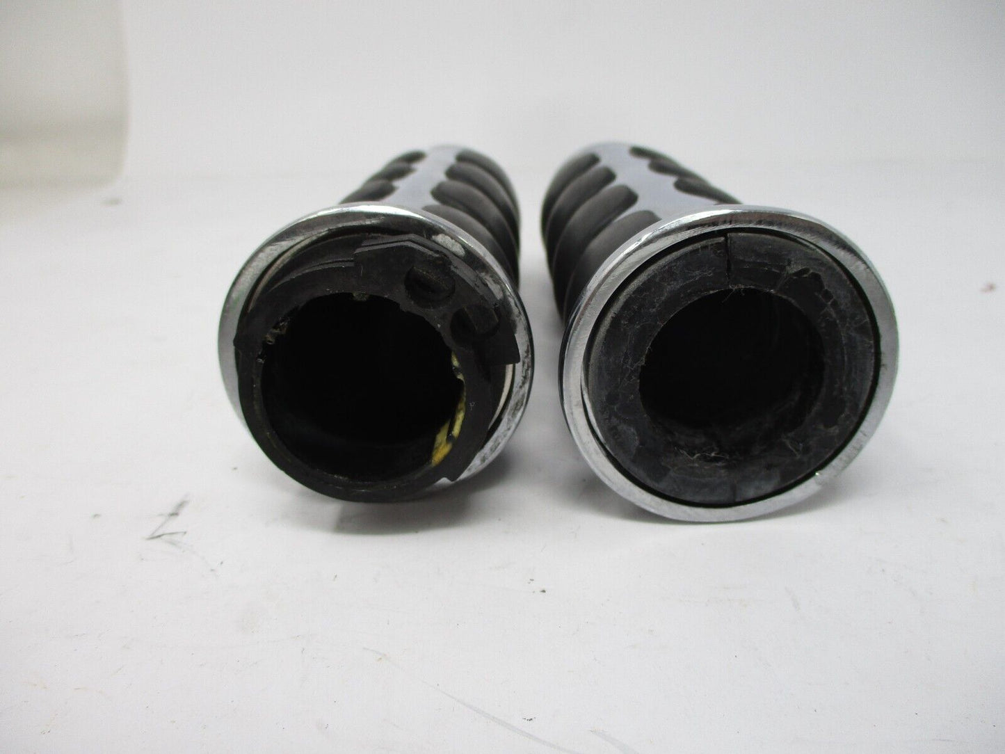 Kuryakyn ISO-Grips Molded Rubber for '08-Up Harley Davidson Models FLHTCUI