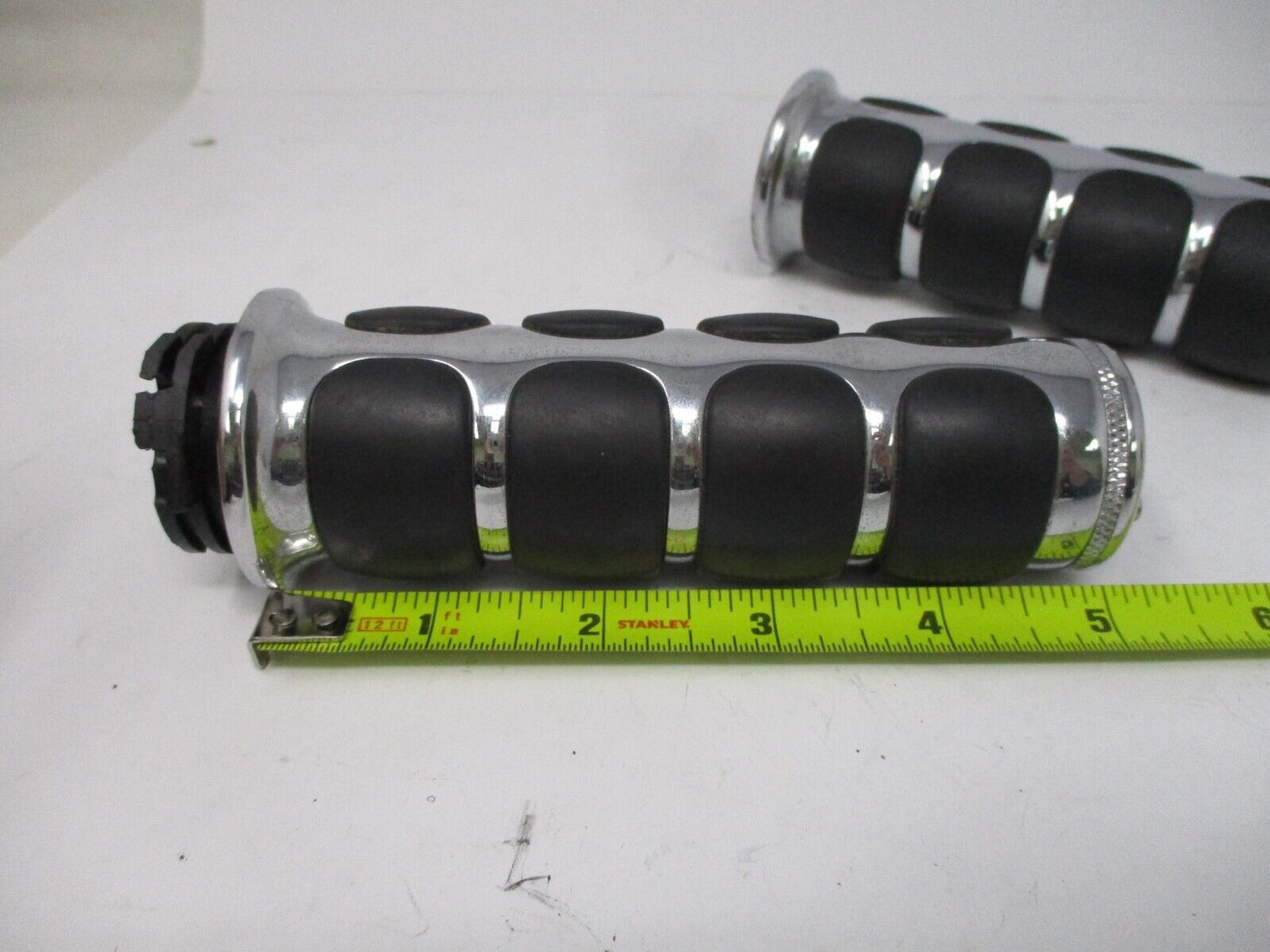 Kuryakyn ISO-Grips Molded Rubber for '08-Up Harley Davidson Models FLHTCUI