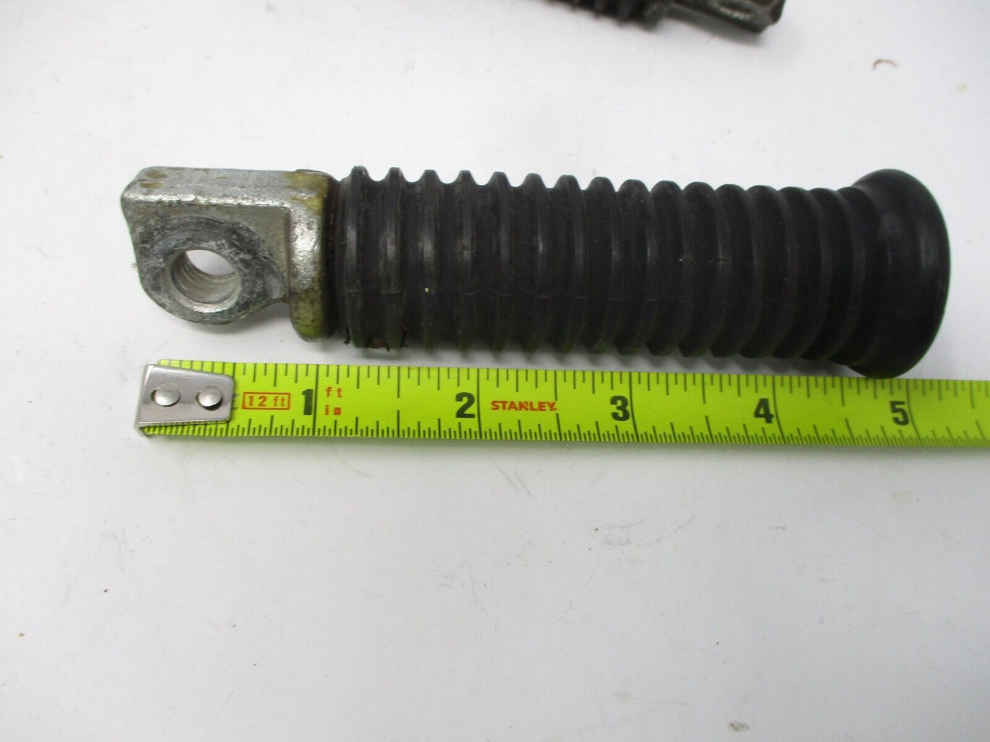 Harley OEM Softail Sportster Dyna Rubber Passenger Footpeg Pegs Pair 33048-72