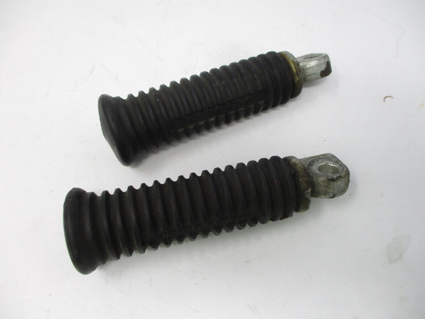 Harley OEM Softail Sportster Dyna Rubber Passenger Footpeg Pegs Pair 33048-72