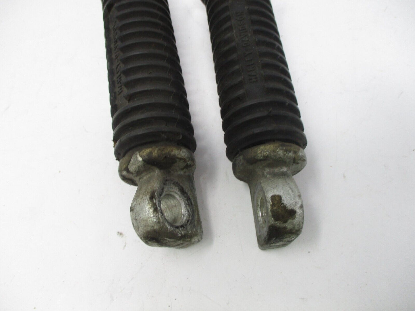 Harley OEM Softail Sportster Dyna Rubber Passenger Footpeg Pegs Pair 33048-72