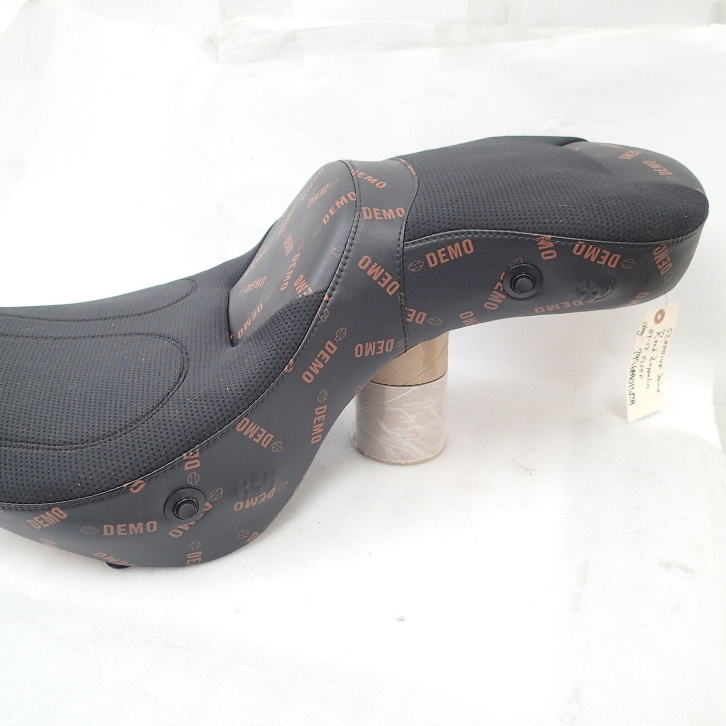 07-017 Harley Softail Road Zeppelin Low Air Adjustable 2 Up Seat Demo 52000148