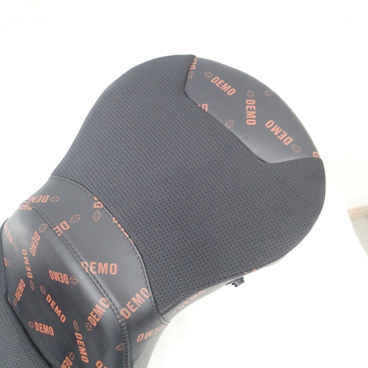 07-017 Harley Softail Road Zeppelin Low Air Adjustable 2 Up Seat Demo 52000148