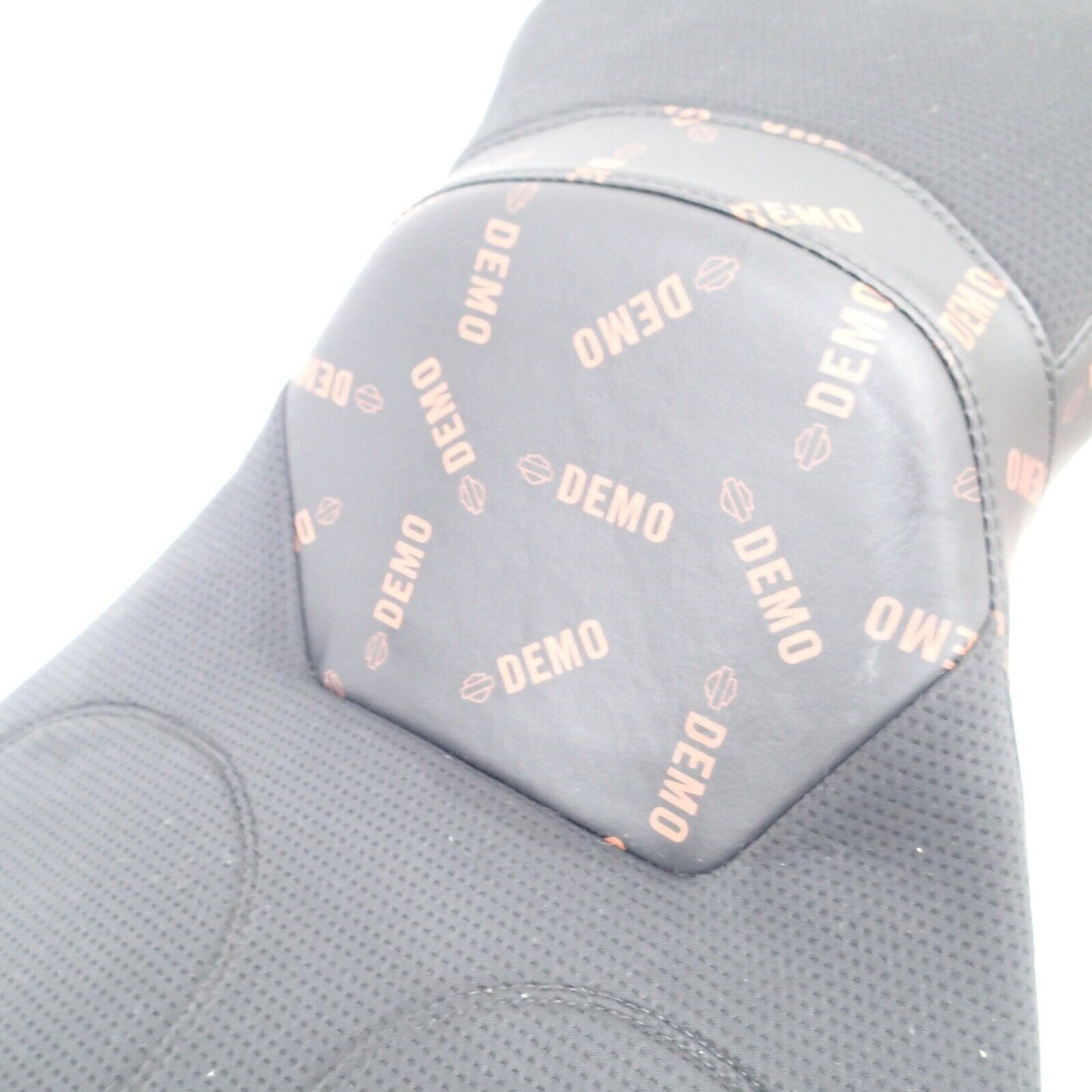 07-017 Harley Softail Road Zeppelin Low Air Adjustable 2 Up Seat Demo 52000148