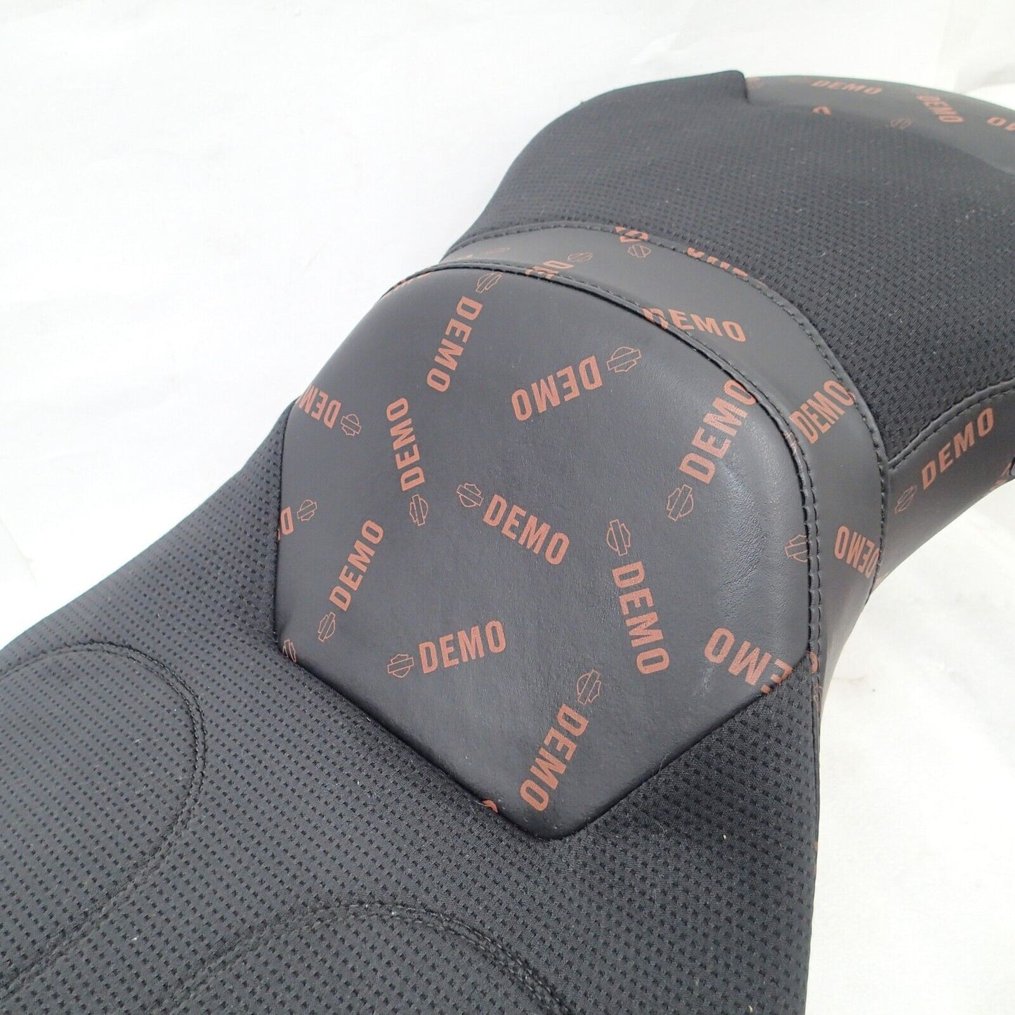 07-017 Harley Softail Road Zeppelin Low Air Adjustable 2 Up Seat Demo 52000148