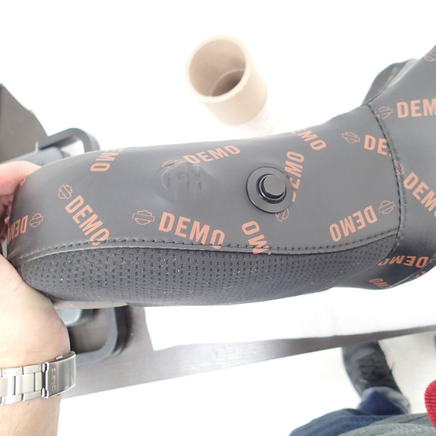 07-017 Harley Softail Road Zeppelin Low Air Adjustable 2 Up Seat Demo 52000148