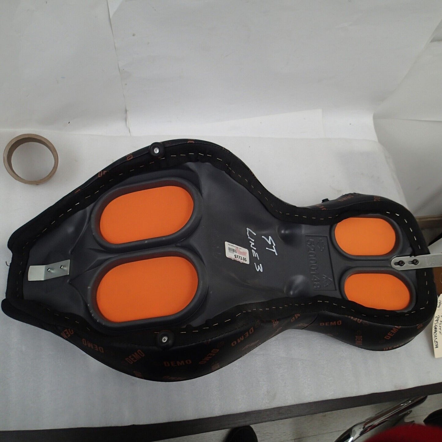 07-017 Harley Softail Road Zeppelin Low Air Adjustable 2 Up Seat Demo 52000148