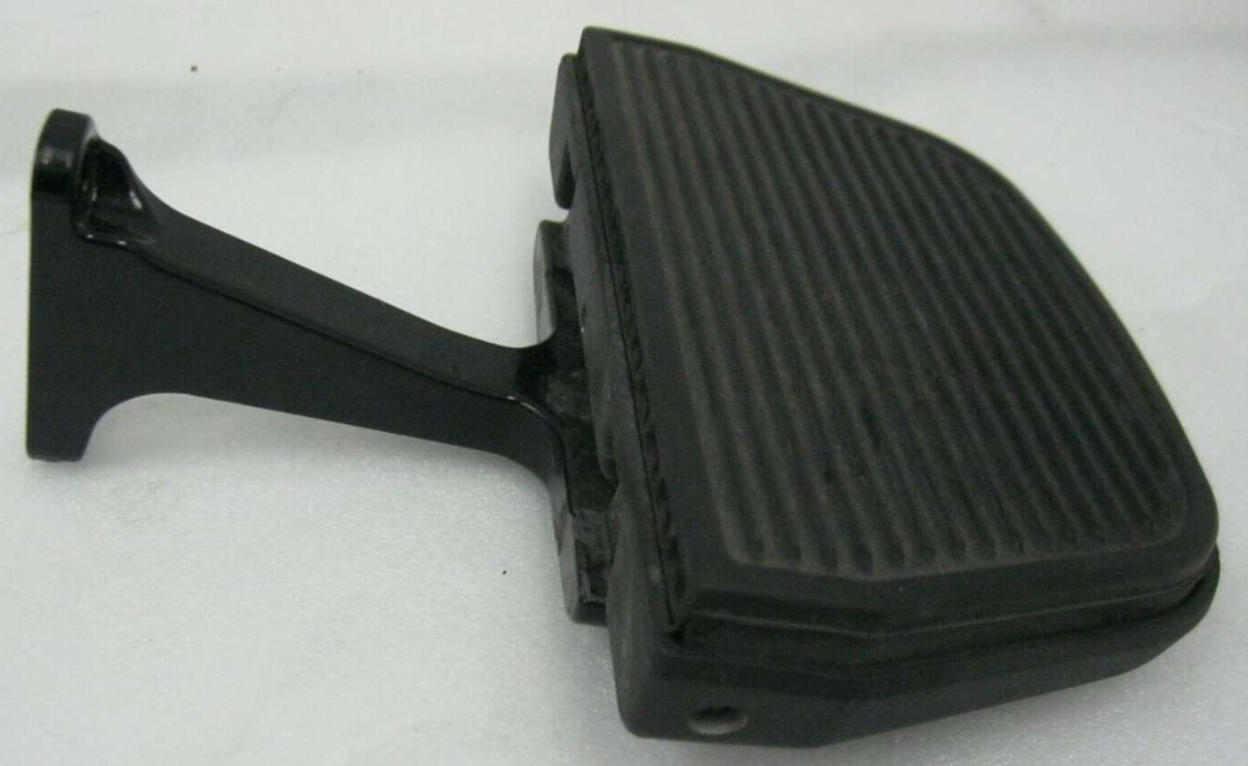 Harley-Davidson 06-20 Passenger Footrest c/w Support, Pad 50606-06 40613-91A