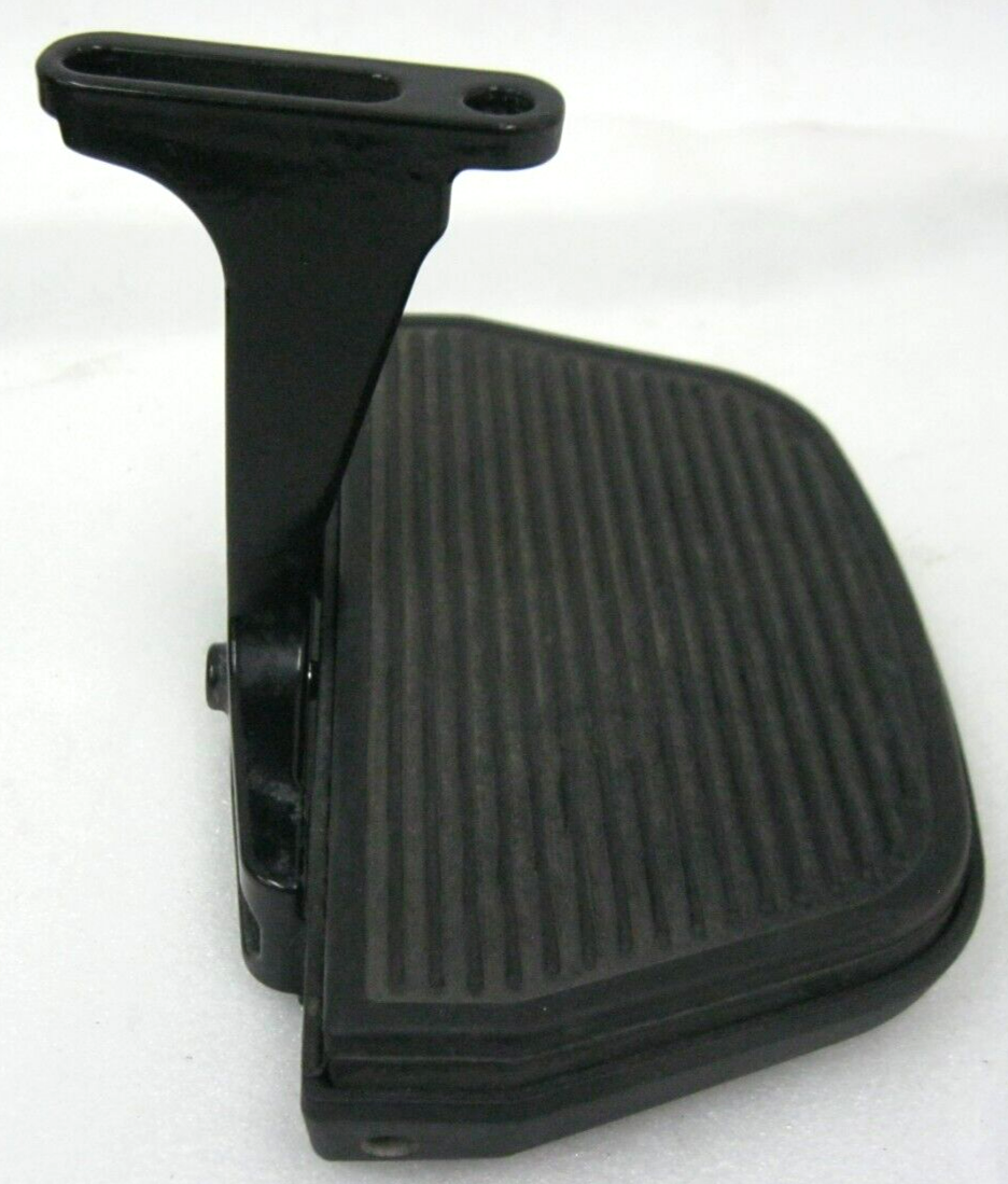 Harley-Davidson 06-20 Passenger Footrest c/w Support, Pad 50606-06 40613-91A