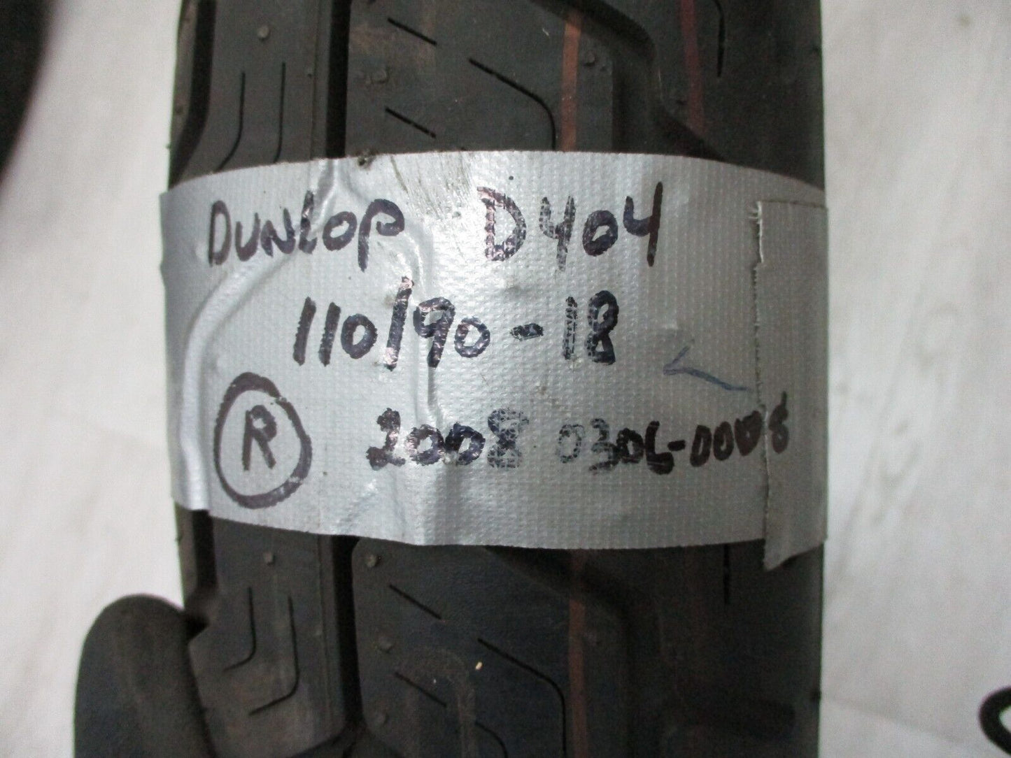 USED (Cruiser/Touring) Rear Tire DUNLOP D404 110/90-18 0306-0008 (2008 Y)