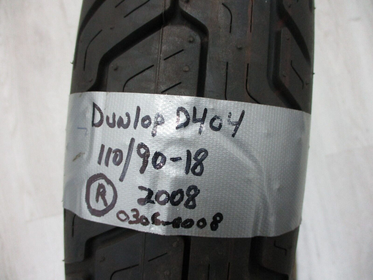 USED (Cruiser/Touring) Rear Tire DUNLOP D404 110/90-18 0306-0008 (2008 Year)