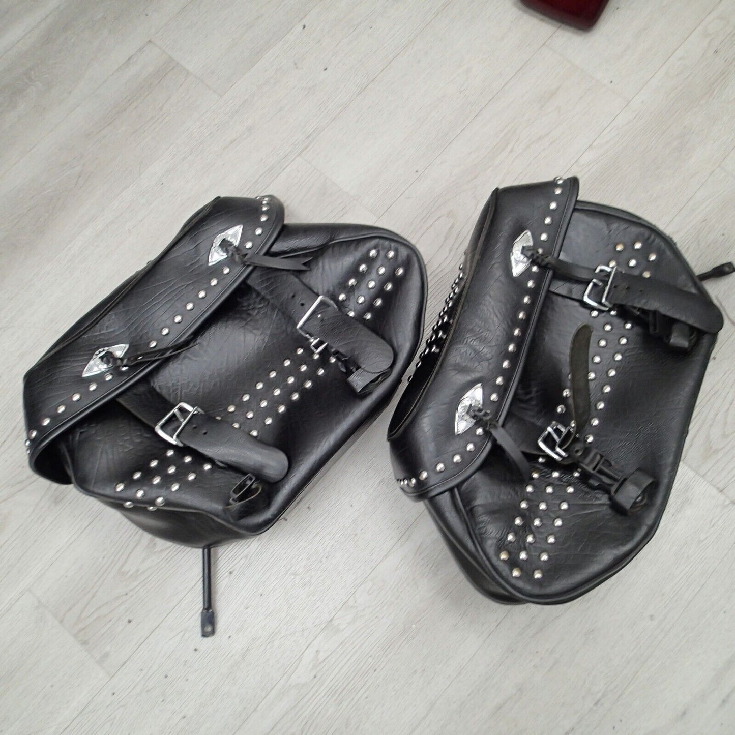 oem Harley 00-17 Softail Heritage Studded Leather Saddlebags LH RH Genuine Set