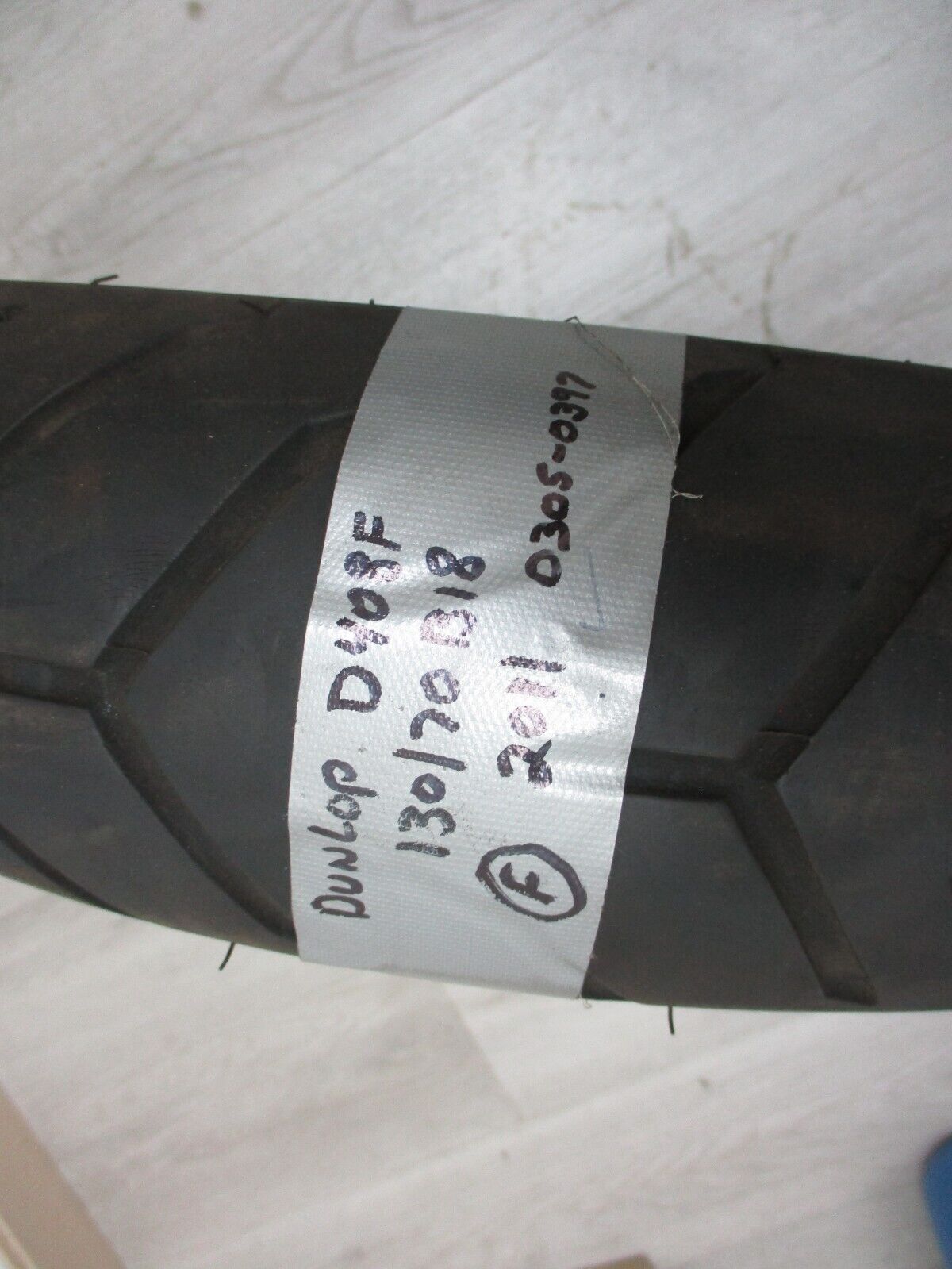 USED FRONT TIRE DUNLOP 408F130/70 B18 0305-0397 /  (2011) USED