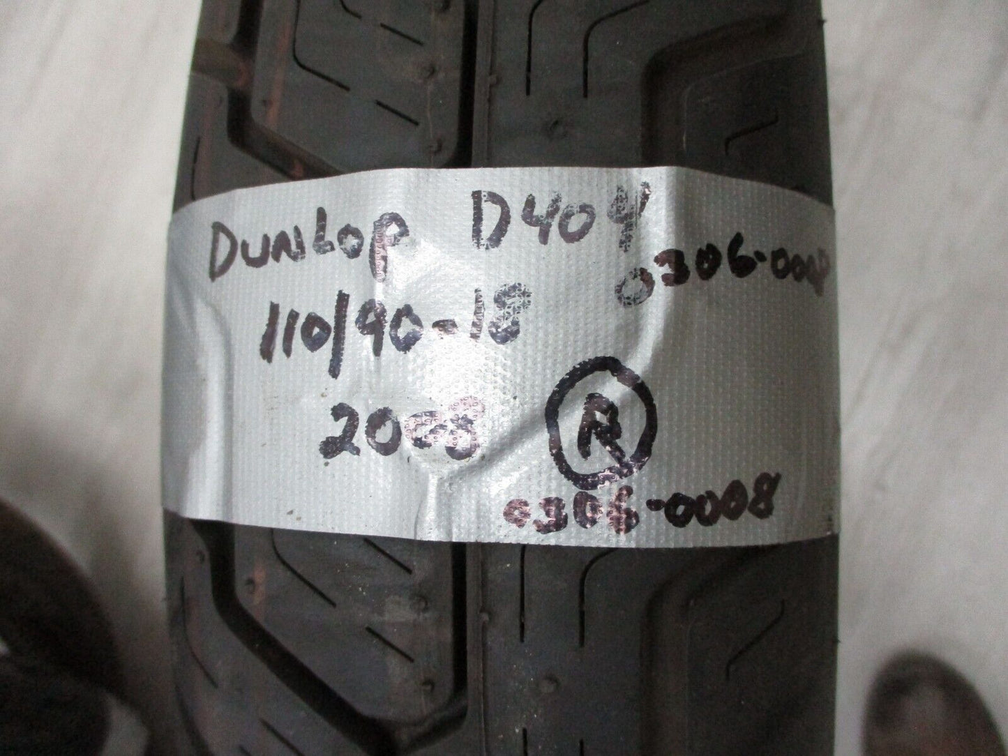 USED New Motorcycle Dunlop D404 110/90-18 Front Tire/ 0306-008 / 2008year USED