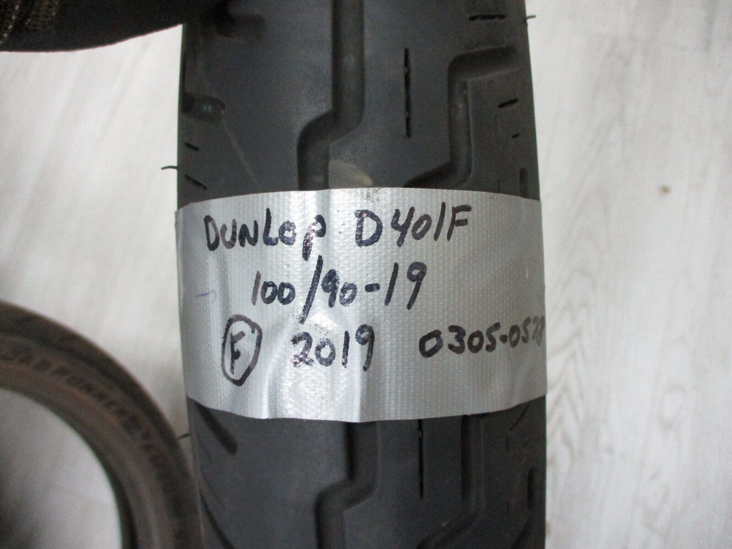 USED Harley-Davidson Dunlop Front Tire 100/90-19 M/C 57H D401F  (2019 Y) USED