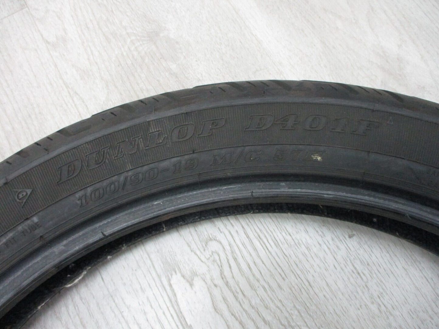 USED Harley-Davidson Dunlop Front Tire 100/90-19 M/C 57H D401F  (2019 Y) USED