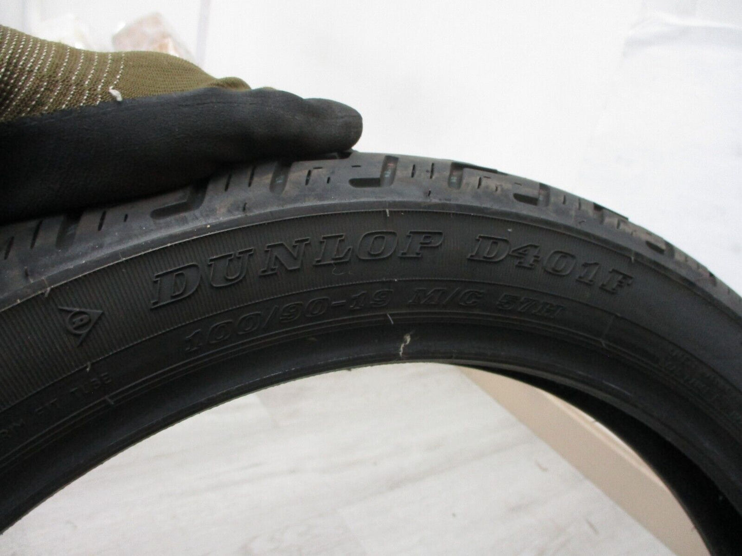 USED Harley-Davidson Dunlop Front Tire 100/90-19 M/C 57H D401F  (2019 Y) USED