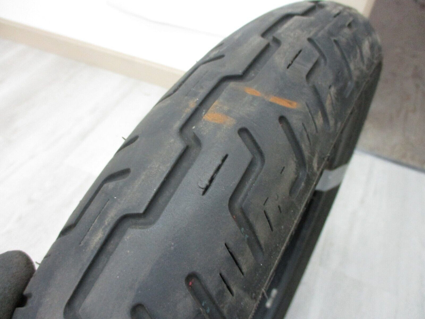 USED Harley-Davidson Dunlop Front Tire 100/90-19 M/C 57H D401F  (2019 Y) USED