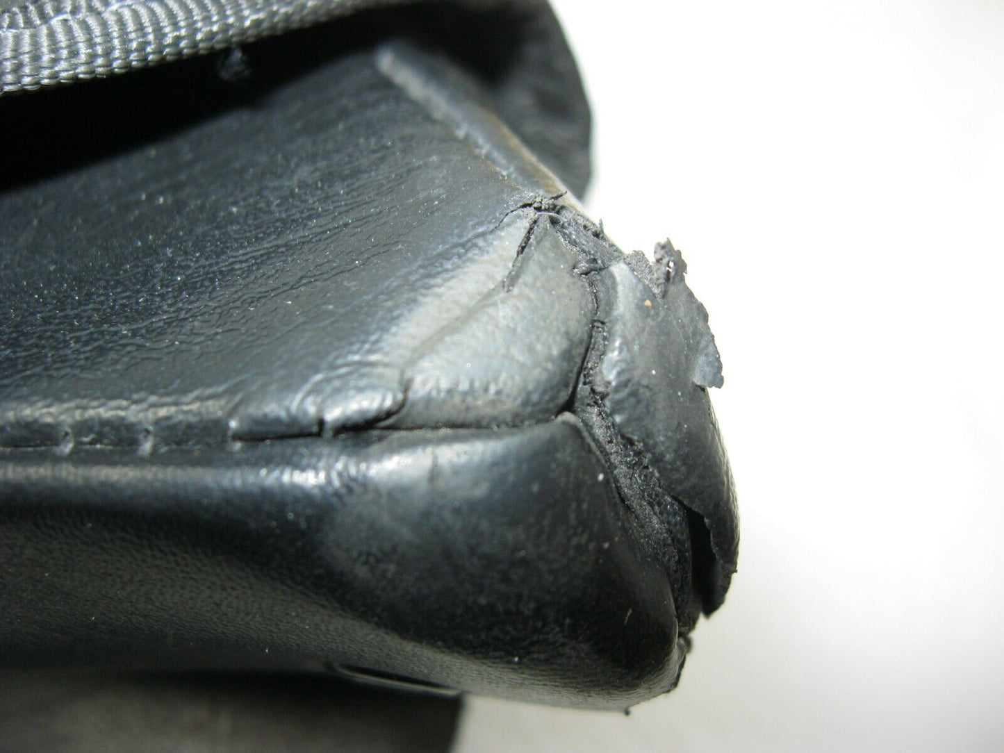 Kuryakyn 3 Pouch Windshield Gag for Harley-Davidson 3 Hole Batwing Fairings