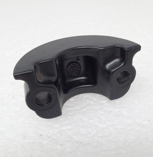 1329 96 HARLEY-DAVIDSON ELECTRA GLIDE HANDLEBAR CONTROL CLAMP HALF HOLDER