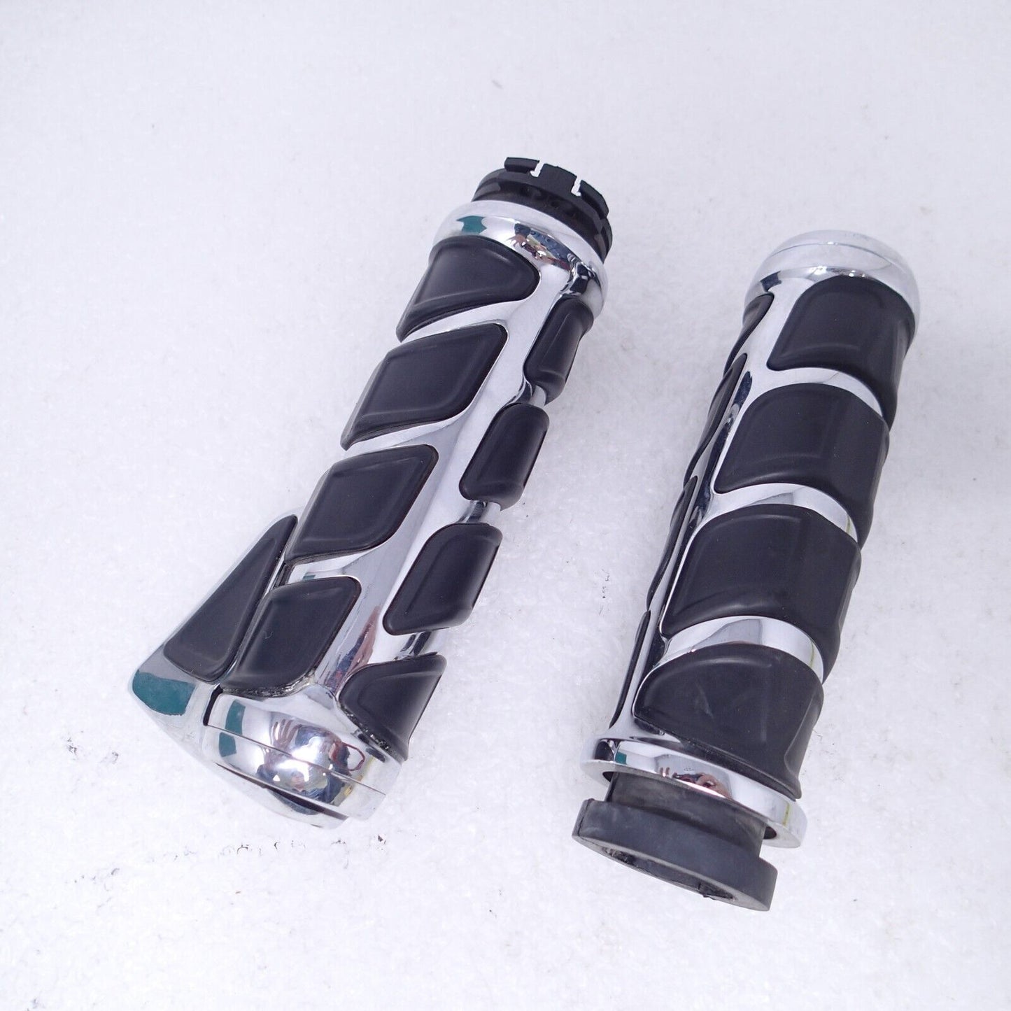 USED Kuryakyn Kinetic Grips 1" #6372 fits Honda/Suzuki Chrome DRAG 0630-1467