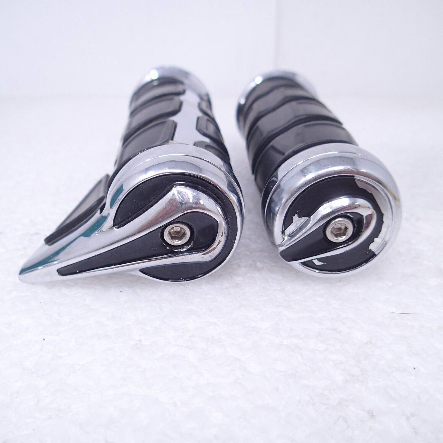 USED Kuryakyn Kinetic Grips 1" #6372 fits Honda/Suzuki Chrome DRAG 0630-1467