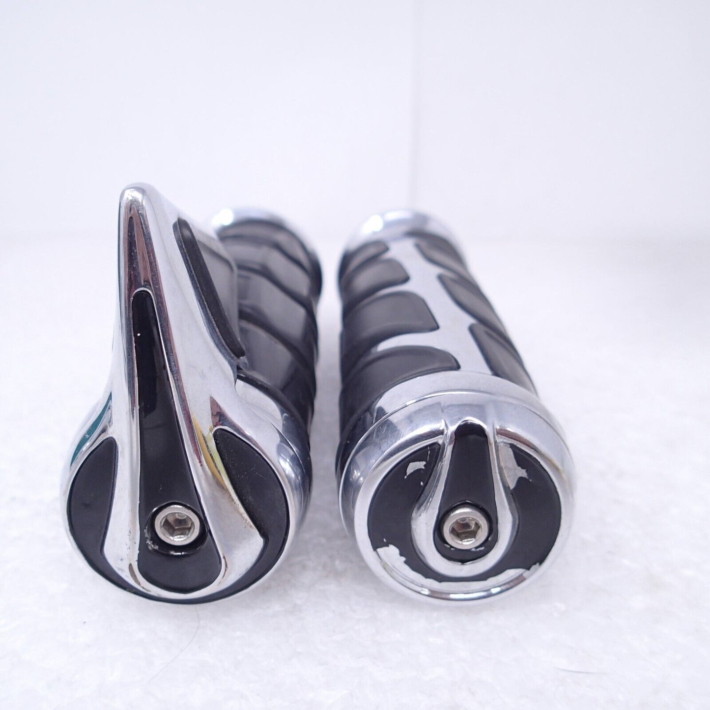 USED Kuryakyn Kinetic Grips 1" #6372 fits Honda/Suzuki Chrome DRAG 0630-1467