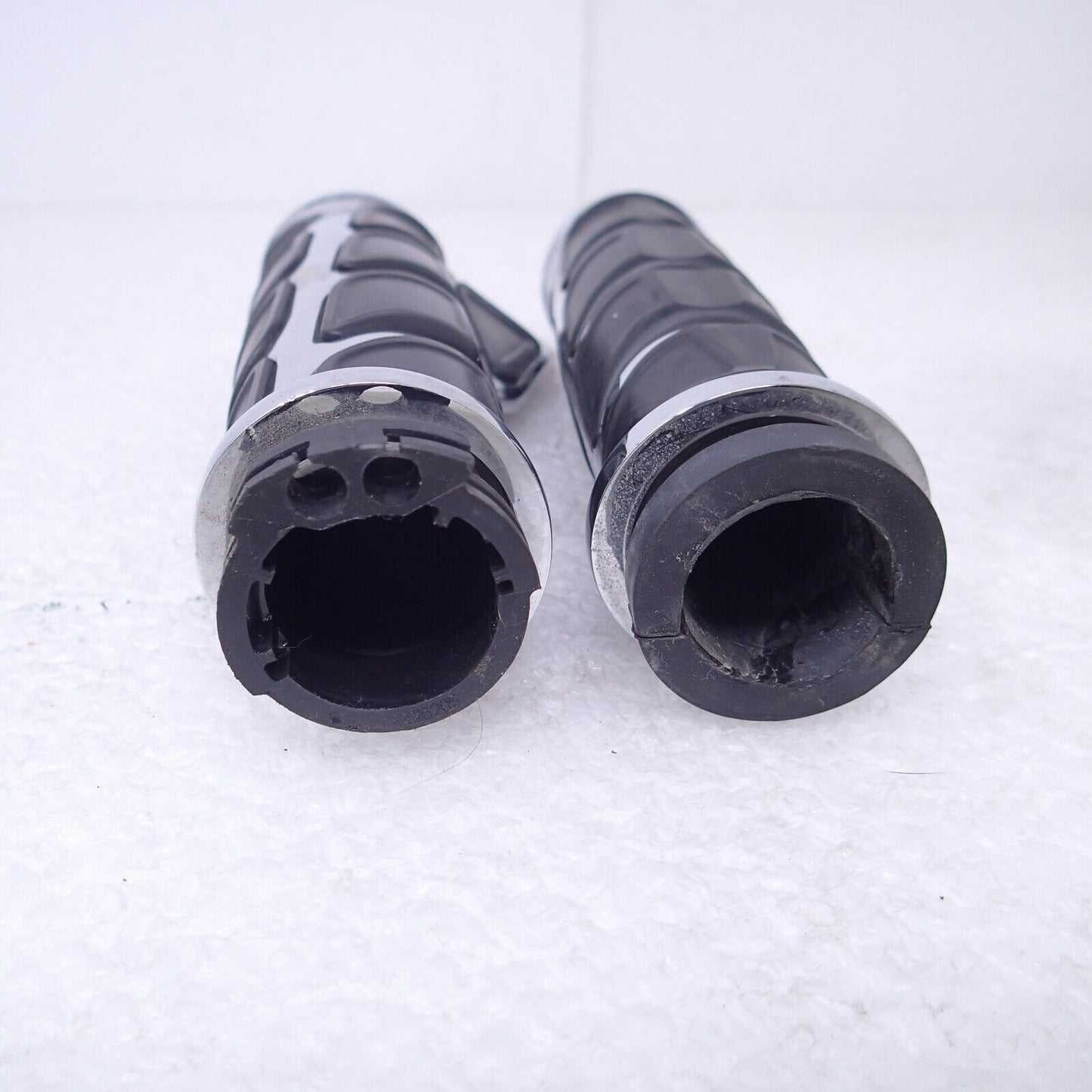 USED Kuryakyn Kinetic Grips 1" #6372 fits Honda/Suzuki Chrome DRAG 0630-1467