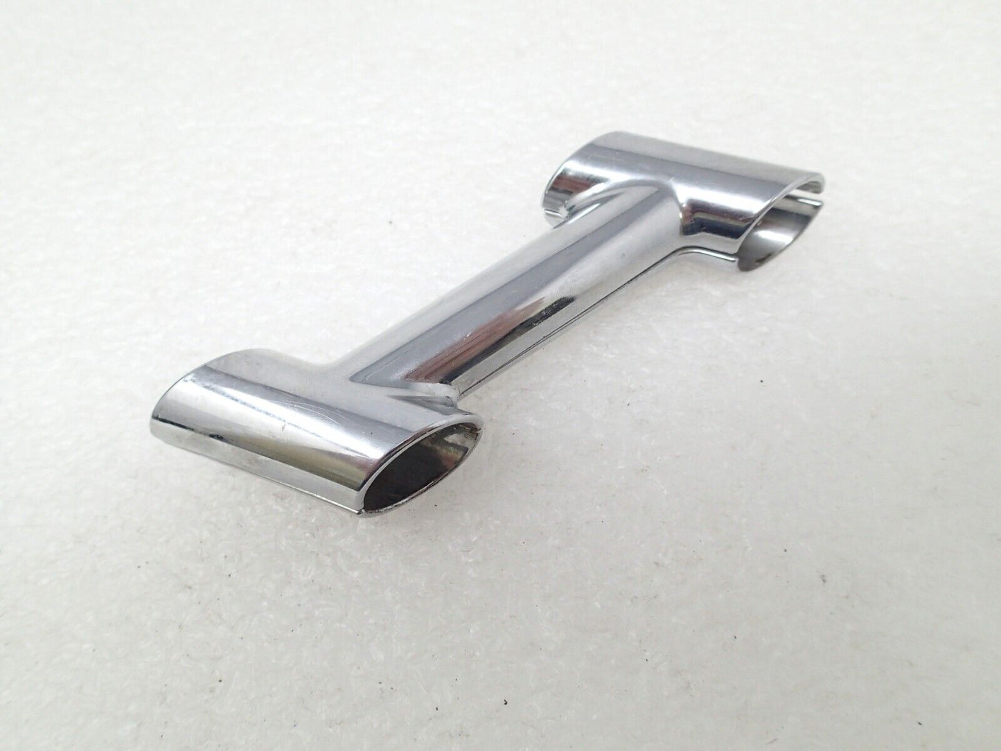 Harley 1993-13 Touring Left Saddlebag Guardrail Inner Clamp 90936-93A USED