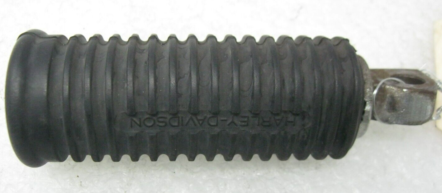 Harley-Davidson OEM RH 99-15 XL, 06-17 Dyna, 17-20 XG500/750 Foot Peg 33032-99