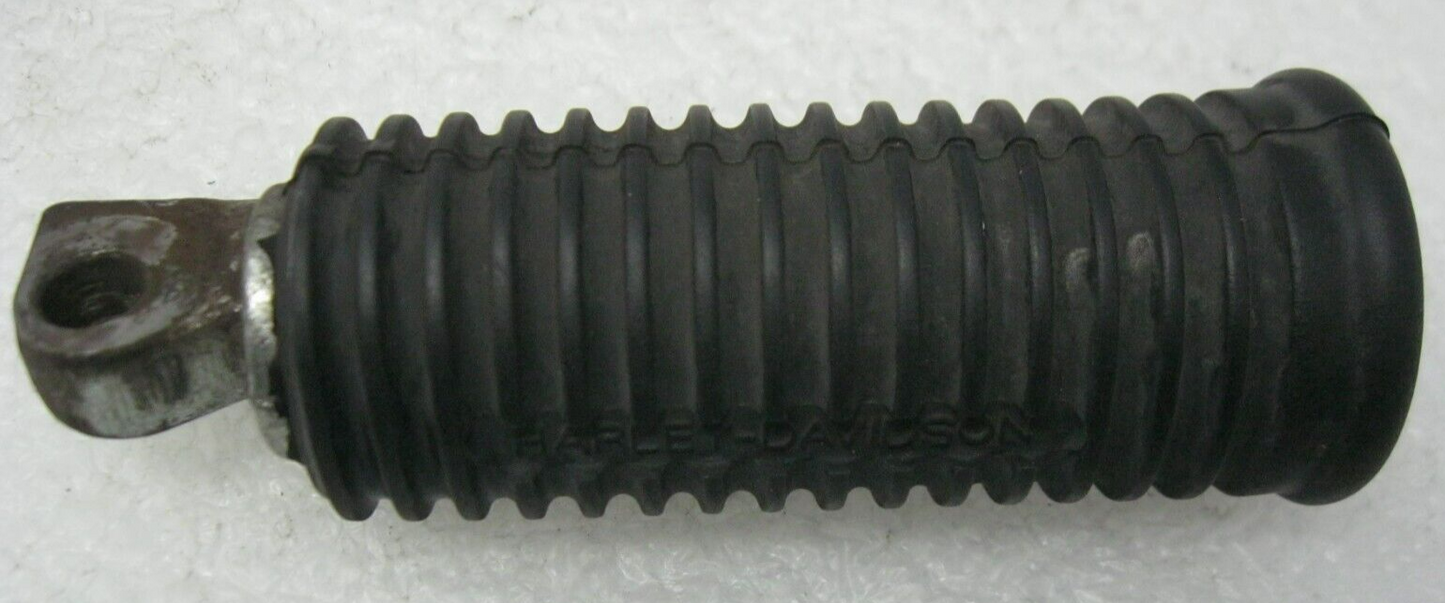 Harley-Davidson OEM RH 99-15 XL, 06-17 Dyna, 17-20 XG500/750 Foot Peg 33032-99