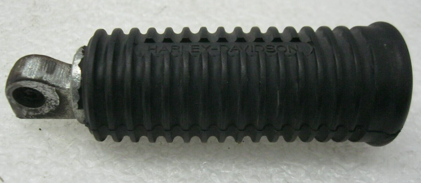 Harley-Davidson OEM RH 99-15 XL, 06-17 Dyna, 17-20 XG500/750 Foot Peg 33032-99