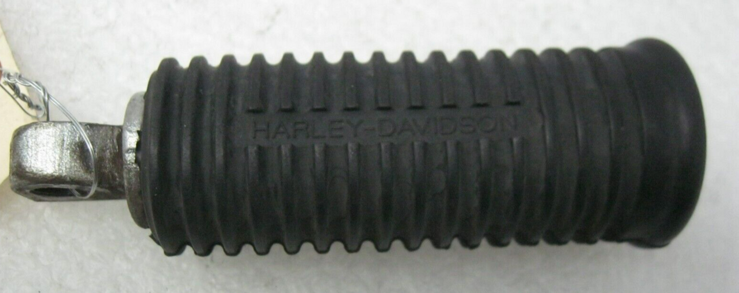 Harley-Davidson OEM RH 99-15 XL, 06-17 Dyna, 17-20 XG500/750 Foot Peg 33032-99