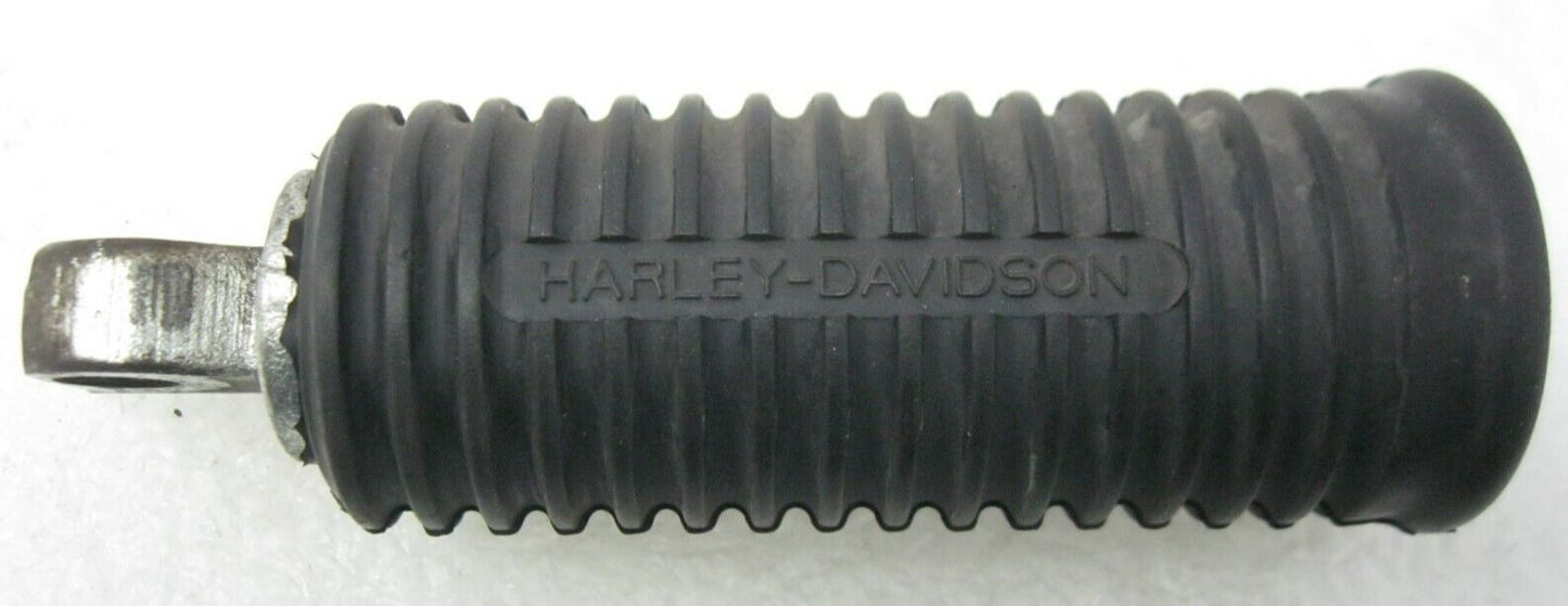 Harley-Davidson OEM RH 99-15 XL, 06-17 Dyna, 17-20 XG500/750 Foot Peg 33032-99