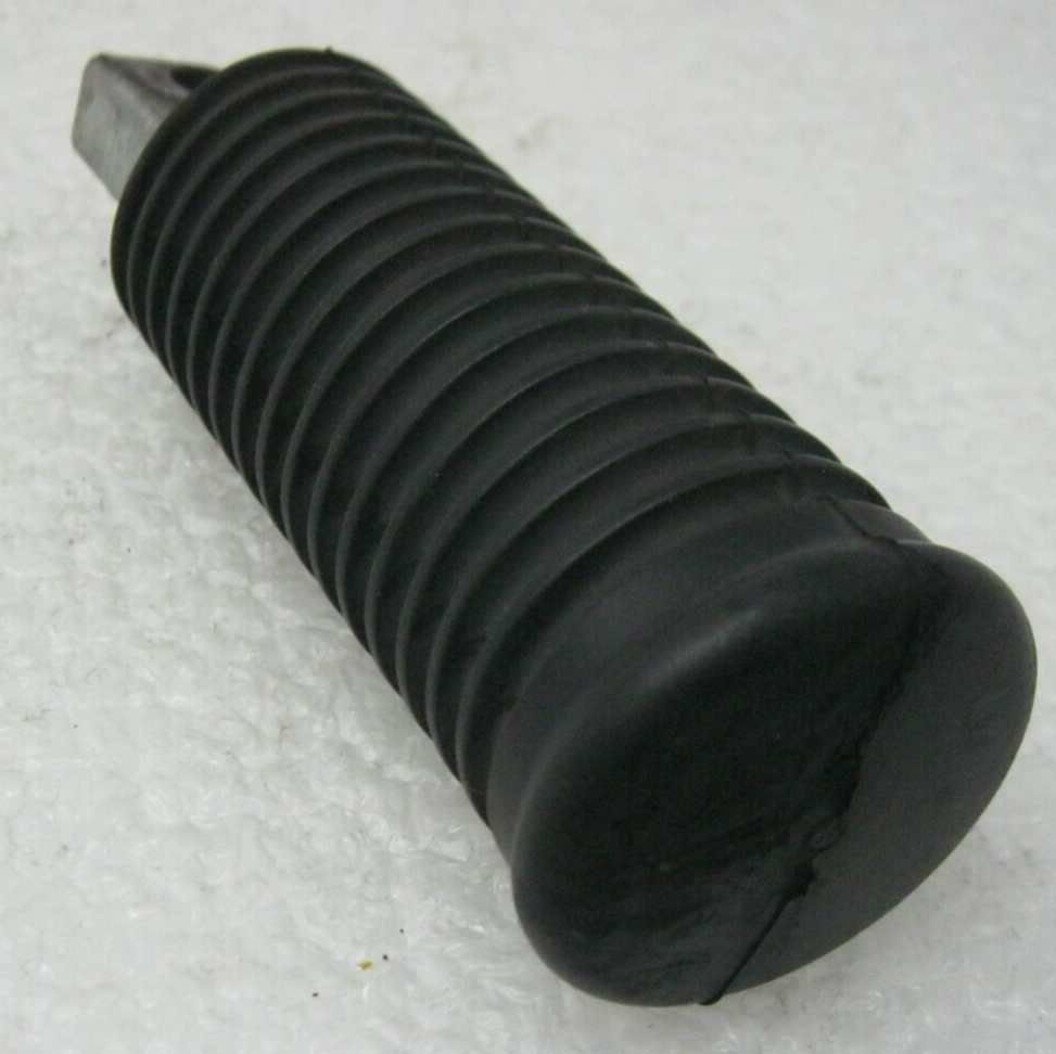 Harley-Davidson OEM RH 99-15 XL, 06-17 Dyna, 17-20 XG500/750 Foot Peg 33032-99