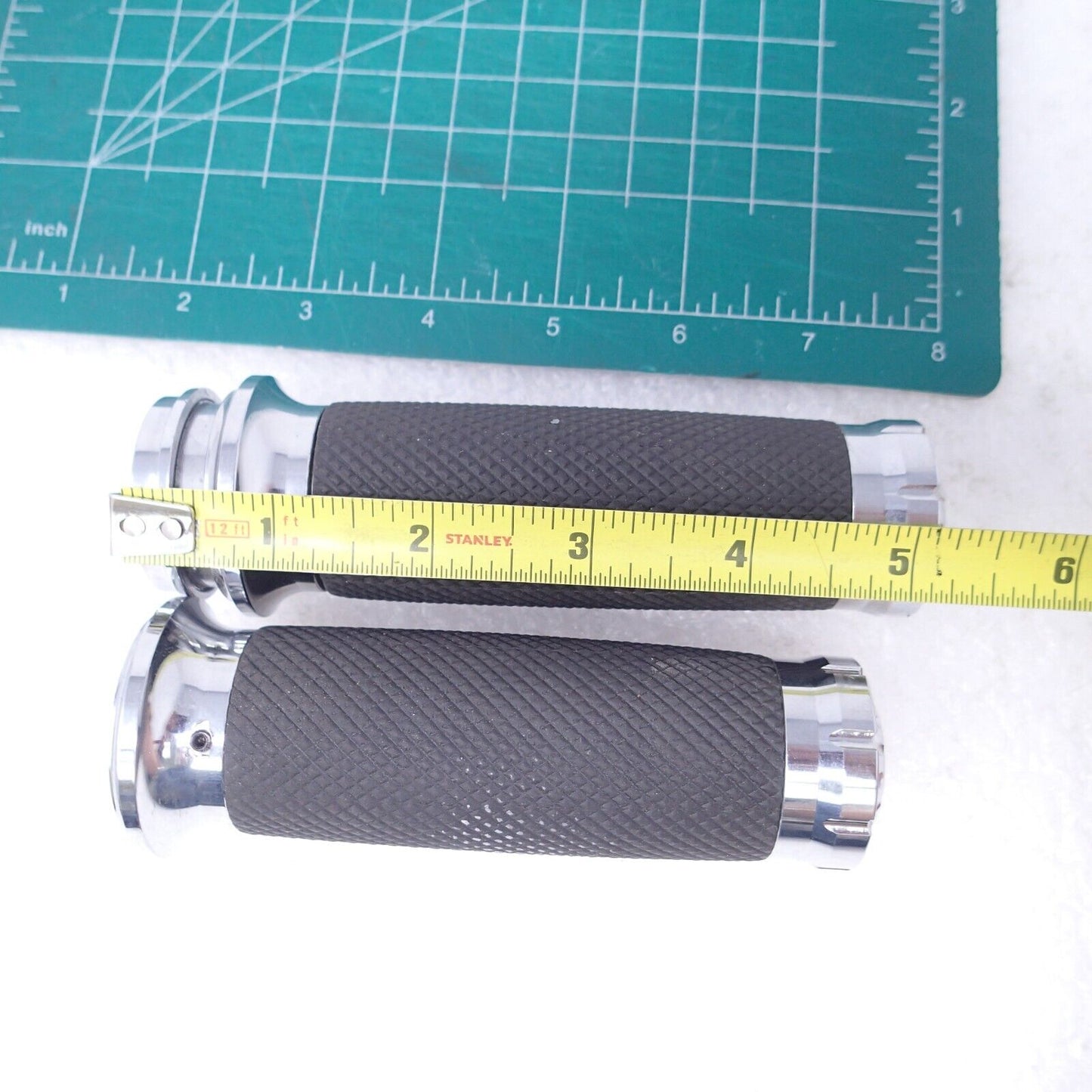 OEM Handle Bar Hand Grips For Harley Touring Electra Glide Ultra Classic FLHTCU