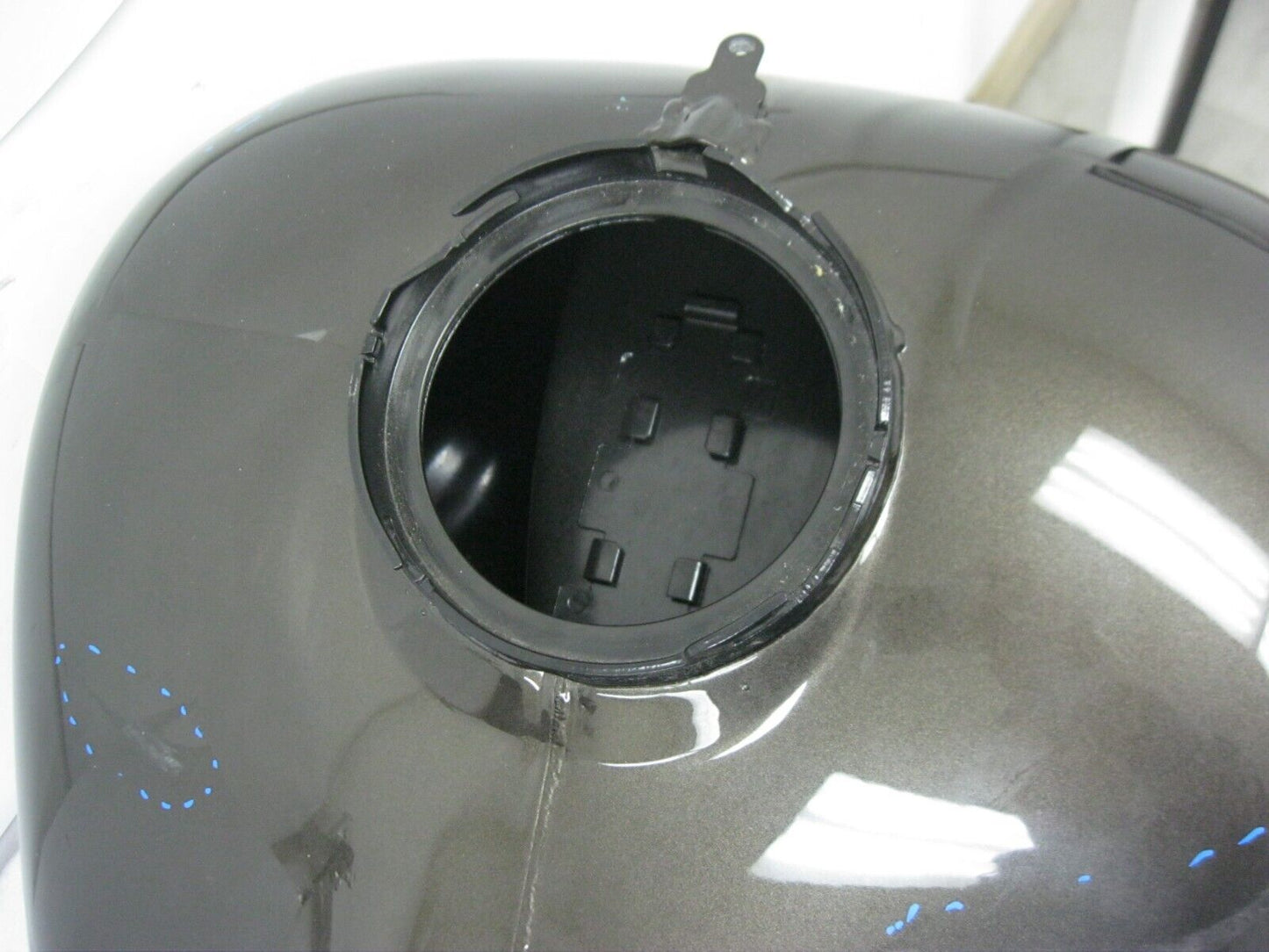 Harley Davidson FUEL TANK GAS 09+ Touring 61356-08 Bronze?