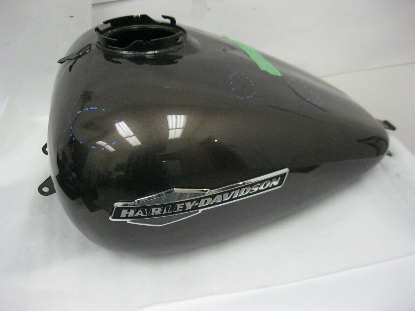 Harley Davidson FUEL TANK GAS 09+ Touring 61356-08 Bronze?