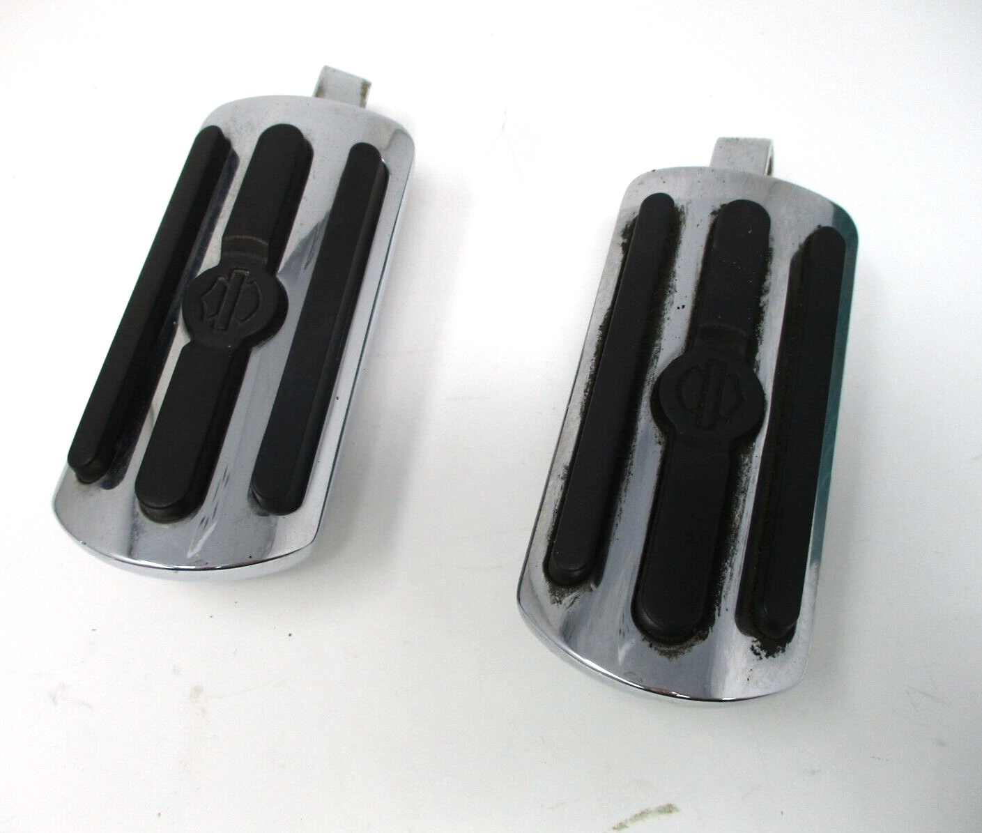 HARLEY DAVIDSON GENUINE CHROME AND RUBBER CUSTOM FOOT PEGS CHROME 50130-95A