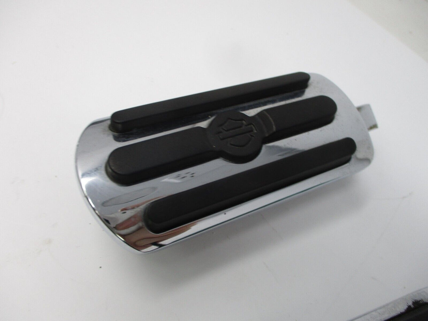 HARLEY DAVIDSON GENUINE CHROME AND RUBBER CUSTOM FOOT PEGS CHROME 50130-95A