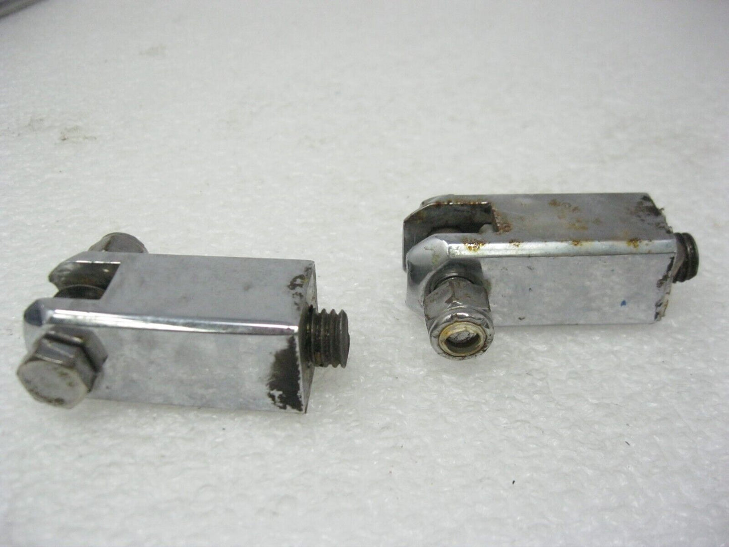 00 Harley Davidson Sportster XLH 883 Passenger Foot Peg Mount Bracket Holder