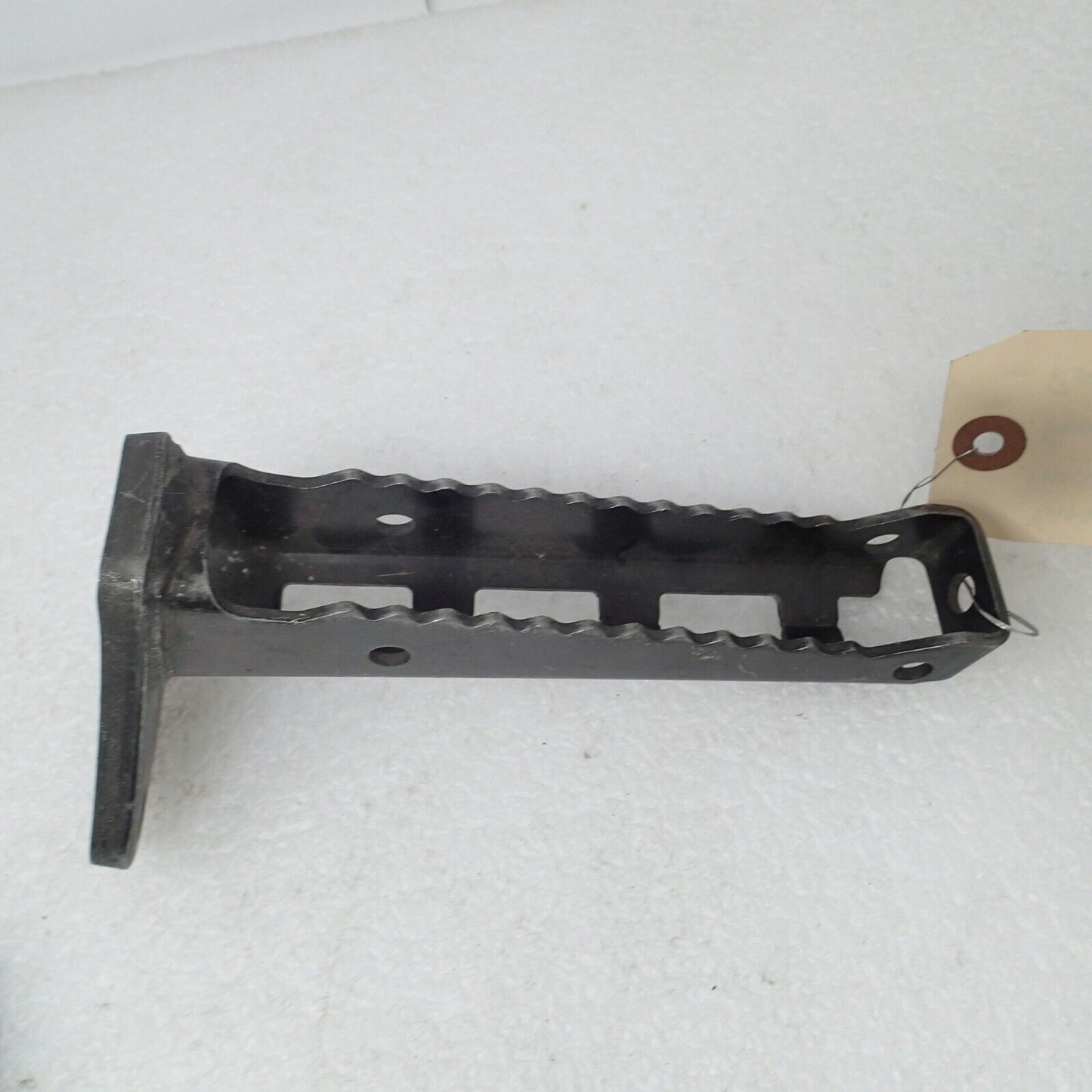 Yamaha Raptor 660 01 Foot Peg Right 5LP-27421-00-00 46362